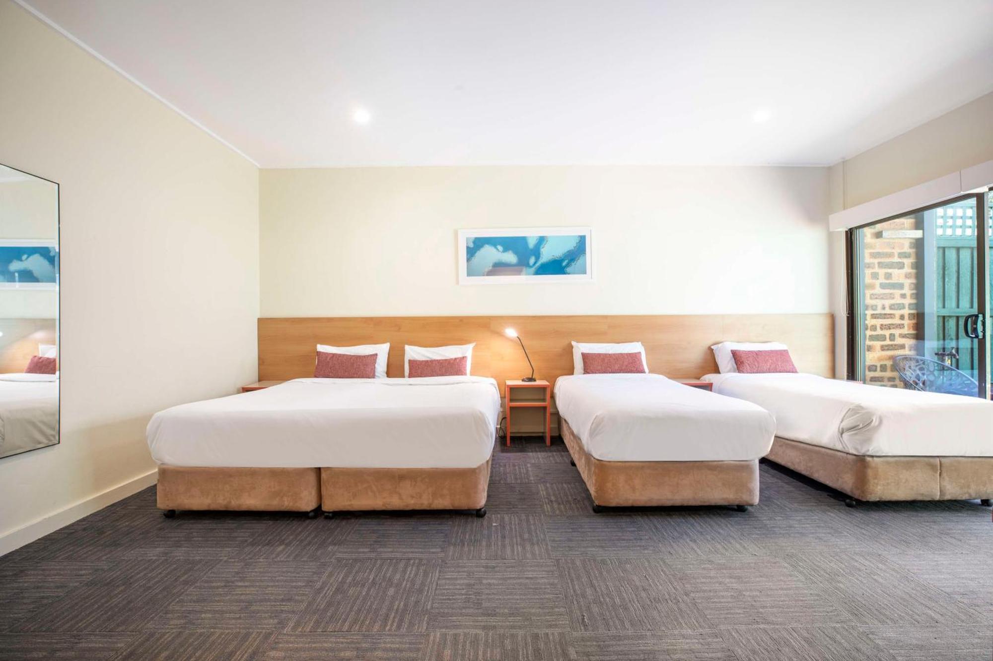 Nightcap At High Flyer Hotel Bankstown Ngoại thất bức ảnh