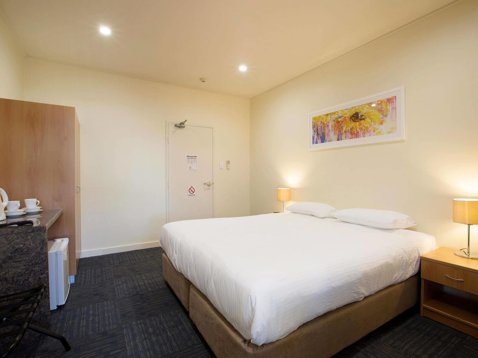 Nightcap At High Flyer Hotel Bankstown Ngoại thất bức ảnh